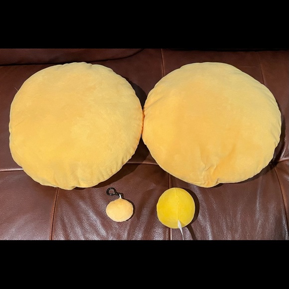 Emoji plush pillows, small emoji and keychain hearts - Picture 2 of 2